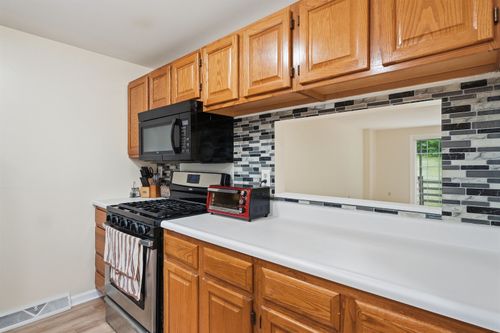 3-93 Hollow Crk, Colchester, VT, 05446-7244 | Card Image