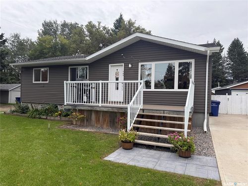 105 5th Street E, Nipawin, SK, S0E1E0 | Card Image