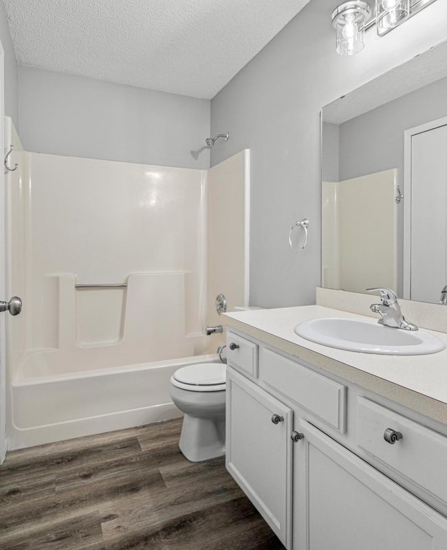 Bathroom with Laundry Closet | Image 27
