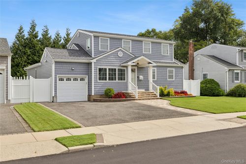 14 Hollyberry Rd, Plainview, NY, 11803-2622 | Card Image