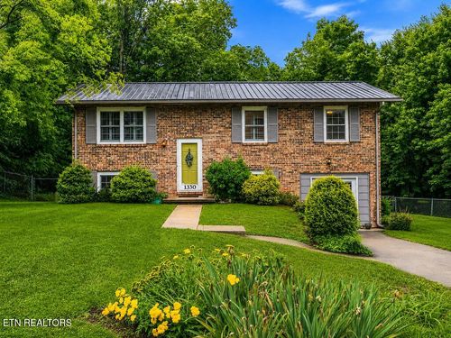 1330 Scotsbury Cir, Knoxville, TN, 37919-8459 | Card Image