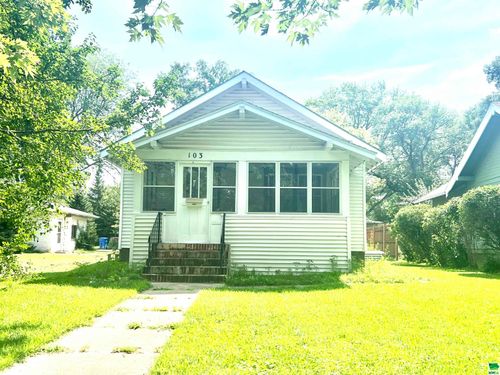 103 N Pine St, Vermillion, SD, 57069-2807 | Card Image