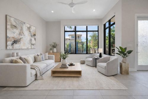 8279 Nw 43rd St, Doral, FL, 33166-5707 | Card Image