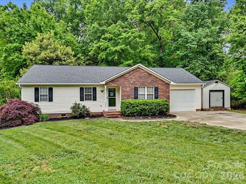 1040 Foxrun Cir Se, Concord, NC, 28025-9044 | Card Image