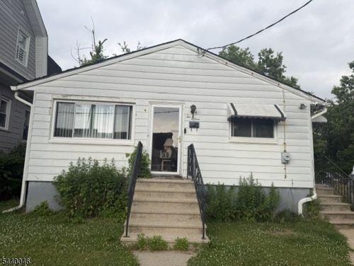 1015 Oak St, Roselle, NJ, 07203-2052 | Card Image