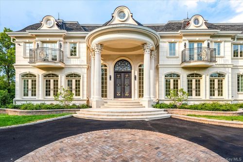 566 E Shore Rd, Great Neck, NY, 11024-1232 | Card Image