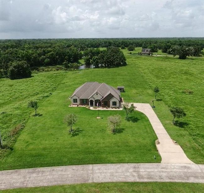 1549 Frontier Trl, House other with 4 bedrooms, 2 bathrooms and 2 parking in Angleton TX | Image 28