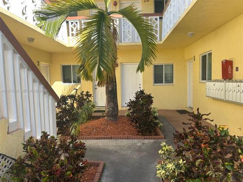 5-724 Ne 4th St, Hallandale Beach, FL, 33009-8524 | Card Image