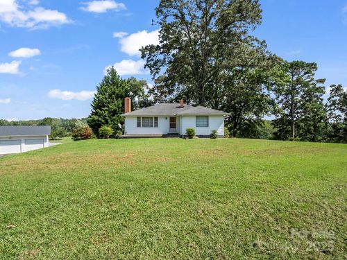 256 School Rd, Mill Spring, NC, 28756-8716 | Card Image