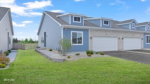 3993 Shoeger Dr, Yorkville, IL, 60560-5107 | Card Image