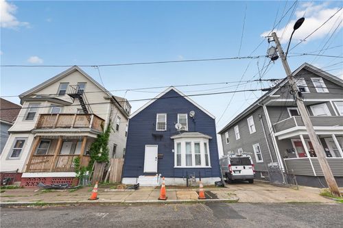 131 Cleveland St, Providence, RI, 02909-4402 | Card Image