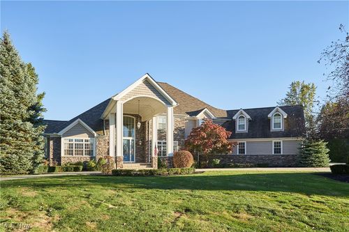 285 Halton Trl, Highland Heights, OH, 44143-4501 | Card Image