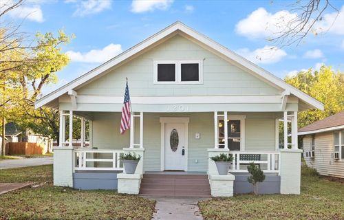 1201 W Arlington Ave, Fort Worth, TX, 76110-1910 | Card Image