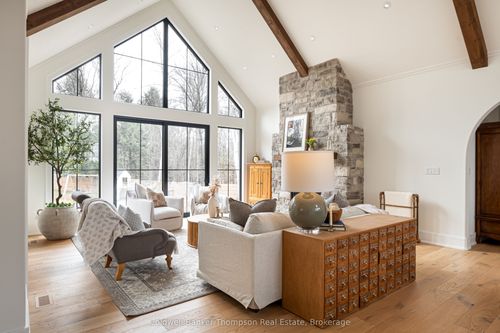 350 Skyhills Rd, Huntsville, ON, P1H2N5 | Card Image