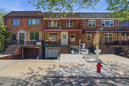6172 70th Street, New York, NY, 11379 | Card Image