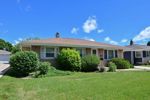 2400 W Edgerton Avenue, Milwaukee, WI, 53221 | Card Image