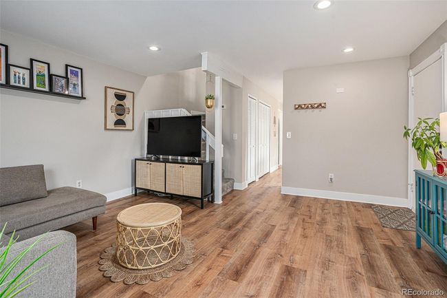 6931 S Knolls Way, Townhouse with 3 bedrooms, 2 bathrooms and 4 parking in Centennial CO | Image 4