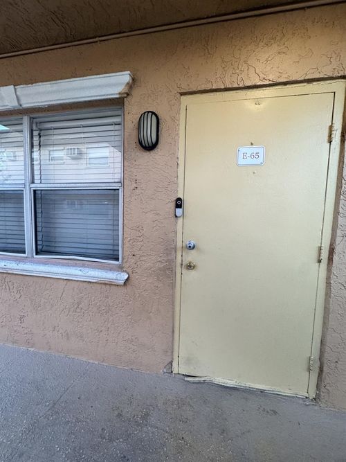 apt-e65-101 Ne 41st St, Oakland Park, FL, 33334-1339 | Card Image