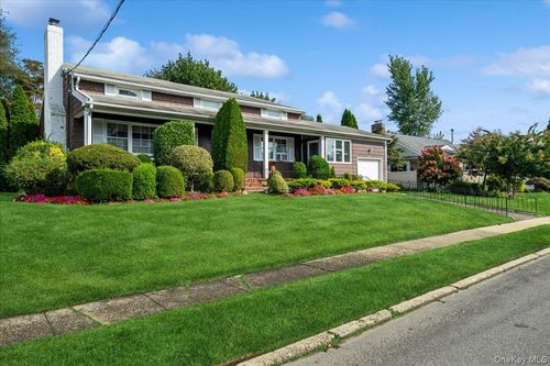 91 Harbor Ln, Massapequa Park, NY, 11762-4002 | Card Image