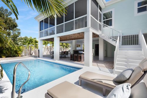 320 Calzada De Bougainville, Marathon, FL, 33050-2512 | Card Image