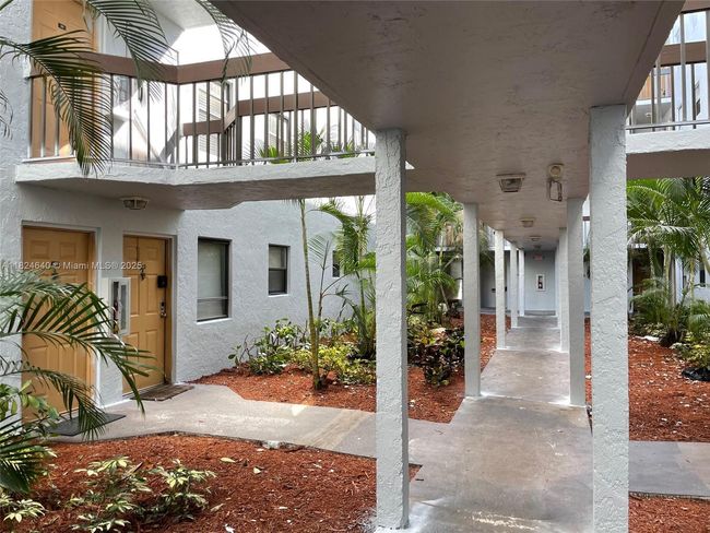 APT-401 - 1750 N Congress Ave, Condo with 2 bedrooms, 2 bathrooms and null parking in West Palm Beach FL | Image 5