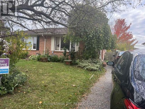8102 Post Road, Niagara Falls (Ascot), ON, L2H2L3 | Card Image
