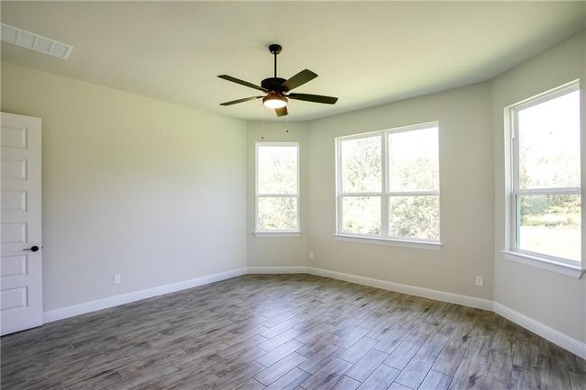 150 Raptor Beak Way, House other with 3 bedrooms, 3 bathrooms and 2 parking in Cedar Creek TX | Image 10
