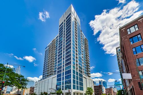 apt-909-757 N Orleans St, Chicago, IL, 60654-3519 | Card Image