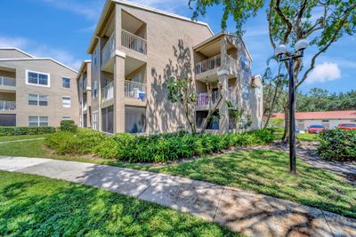 109 - 1780 Palm Cove Blvd, Condo with 2 bedrooms, 2 bathrooms and null parking in Delray Beach FL | Image 1