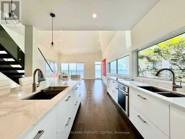 131 Peats Point Road, House other with 3 bedrooms, 2 bathrooms and 32 parking in Prince Edward County (Ameliasburg Ward) ON | Image 9