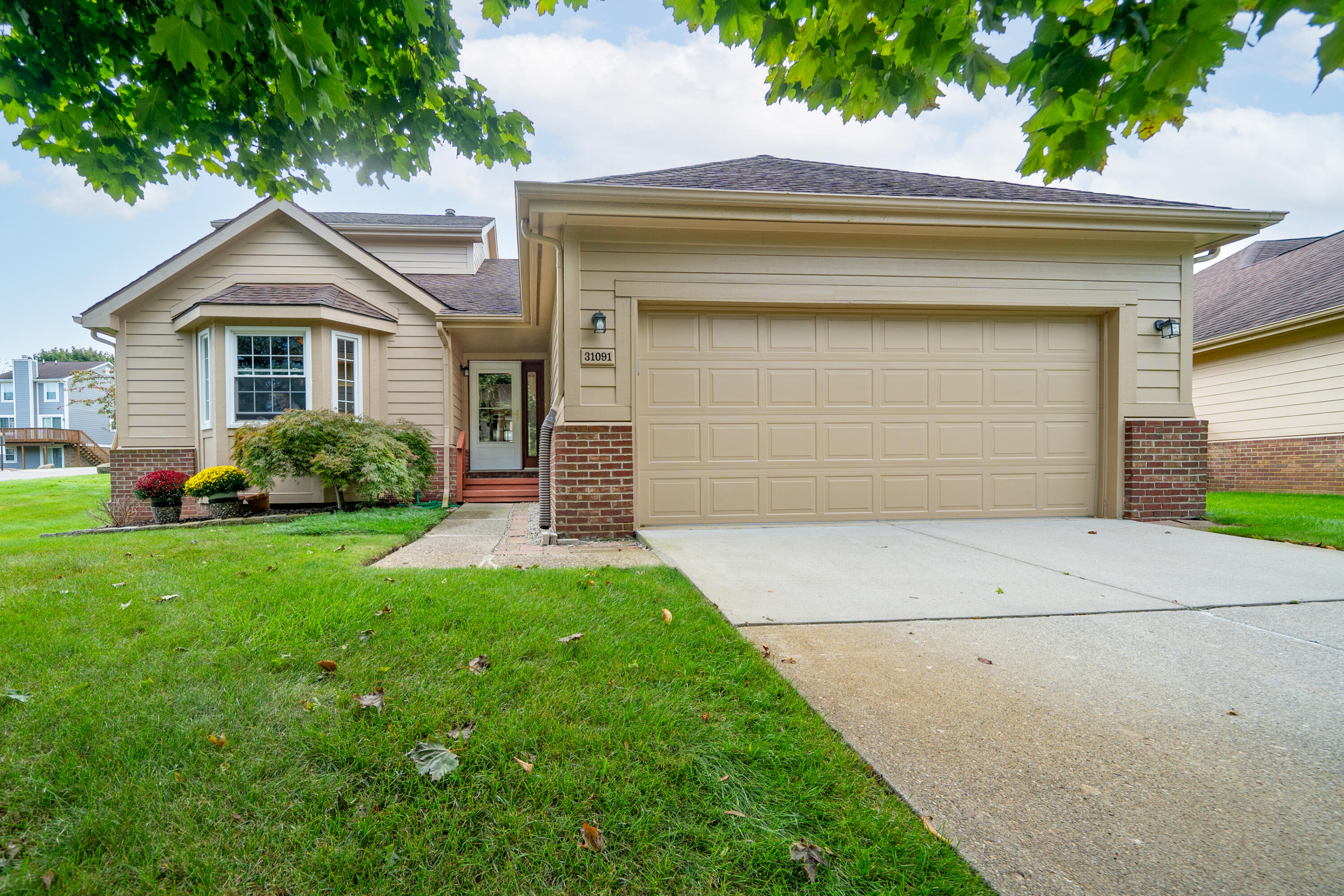 Augusta Cir, Novi, MI 48377