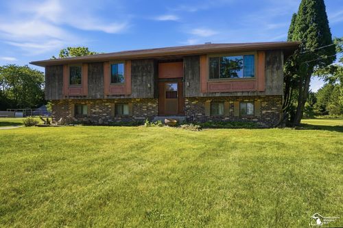 5343 Section Rd, Ottawa Lake, MI, 49267-9528 | Card Image