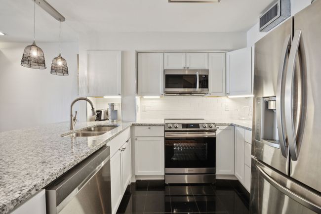 Open kitchen with ample counter space | Image 12