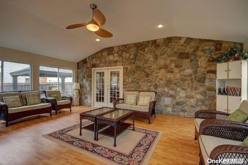 12 Deamer Ct, Huntington Station, NY, 11746-3427 | Card Image