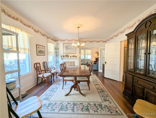 Formal Dining Room w/ built-ins | Image 18