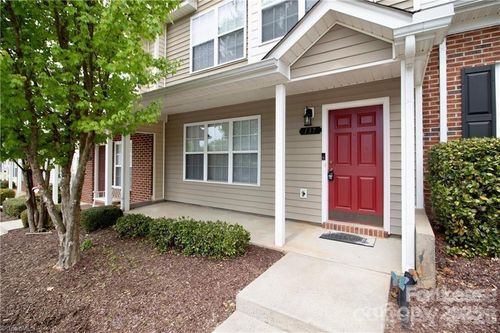137 Lynch Cir, Mooresville, NC, 28117-6915 | Card Image