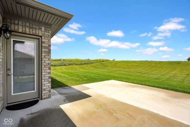 Large rear patio | Image 26