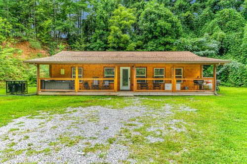 903 Johns Branch Rd, Gatlinburg, TN, 37738-5457 | Card Image