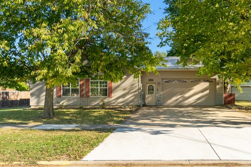 611 E Court St, Hennepin, IL, 61327-9566 | Card Image