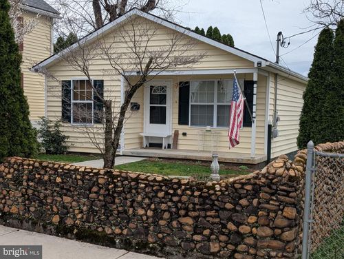 417 Liberty St, HAGERSTOWN, MD, 21740-4932 | Card Image