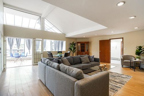 6379 Bruce St, Vancouver, BC, V5P3M8 | Card Image