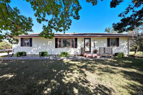 12542 266th Rd, Holton, KS, 66436-8716 | Card Image