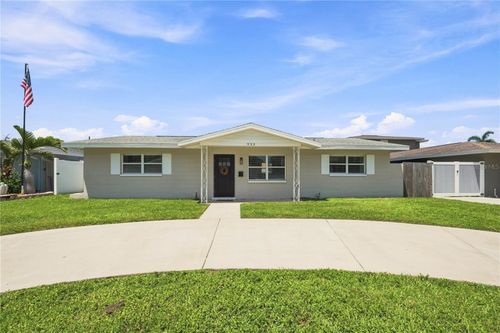 933 41st Ave Ne, ST PETERSBURG, FL, 33703-5113 | Card Image