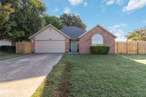 825 Crystal St, Lowell, AR, 72745-8812 | Card Image