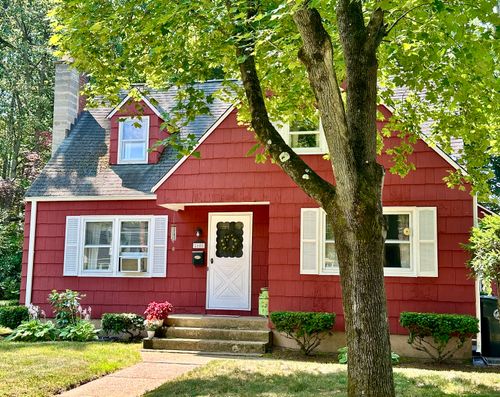 10 Circle Dr, Windsor Locks, CT, 06096-1316 | Card Image