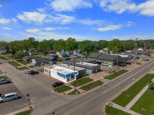 2101 Falls Ave, Waterloo, IA, 50701-2256 | Card Image