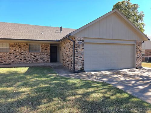 7415 S Elm Ave, Broken Arrow, OK, 74011-6625 | Card Image