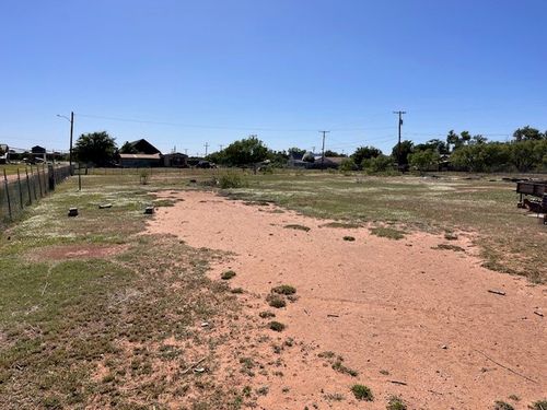 611 E Sheridan St, Rotan, TX, 79546-5808 | Card Image