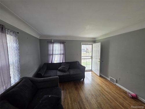 9369 Sanilac St, Detroit, MI, 48224-1245 | Card Image