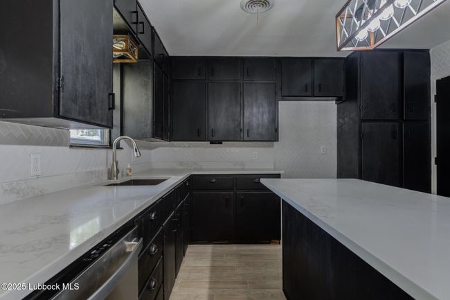 2803 W 18 Th St, House other with 3 bedrooms, 2 bathrooms and null parking in Plainview TX | Image 13